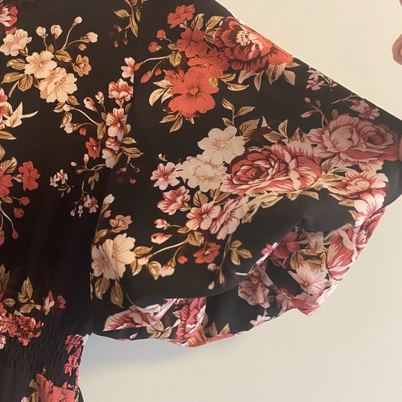 SOLD Floral Dress 💖 - Picture 7 of 9